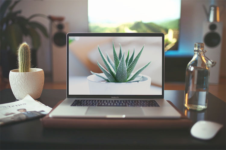 Realistic MacBook Pro Mockup PSD